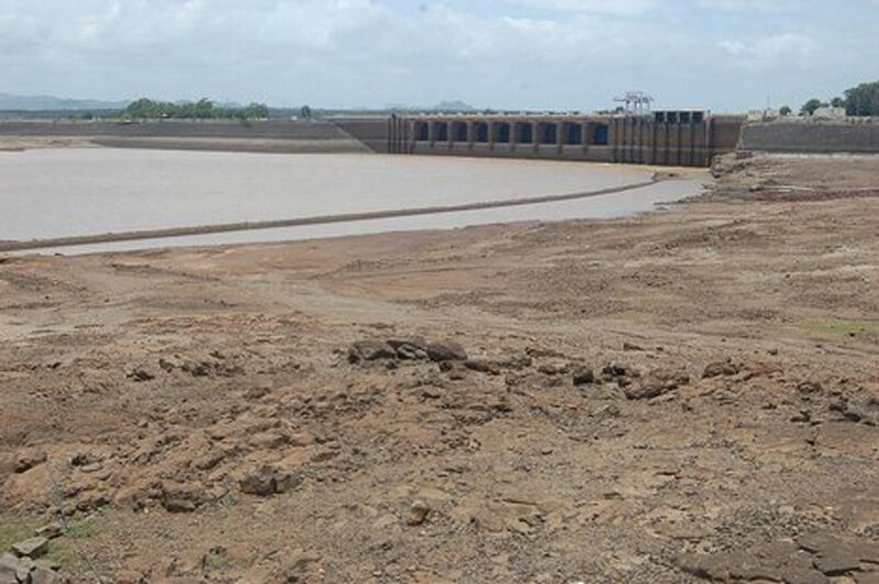 Water in 92 barrages in Washim district is reserved for drinking! | वाशिम जिल्ह्यातील ९२ प्रकल्पातील पाणीसाठा पिण्यासाठी राखीव!