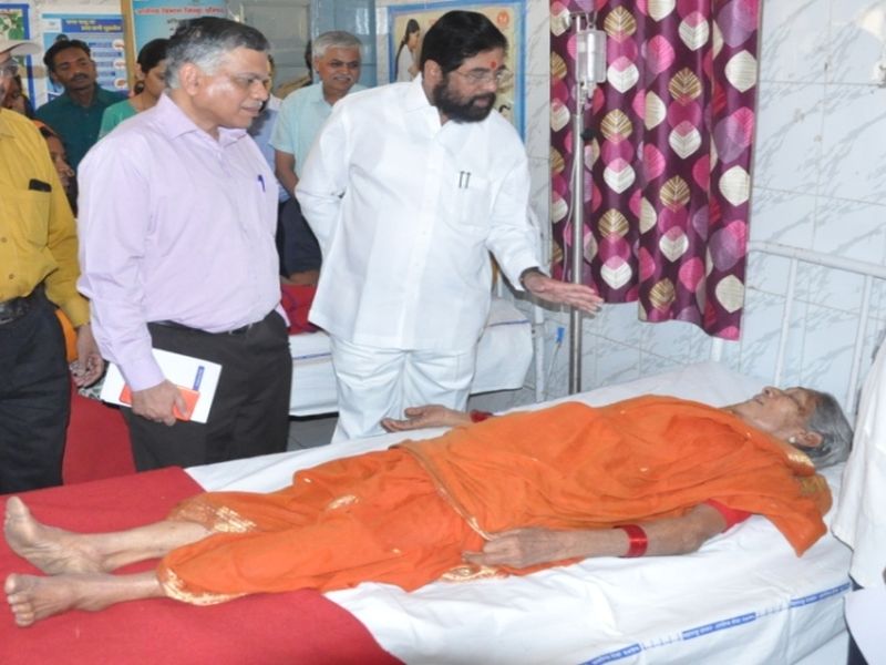 health minister eknath shinde visits melghat takes review of medical facilities | आरोग्य मंत्र्यांकडून मेळघाटच्या आरोग्य यंत्रणेची झाडाझडती