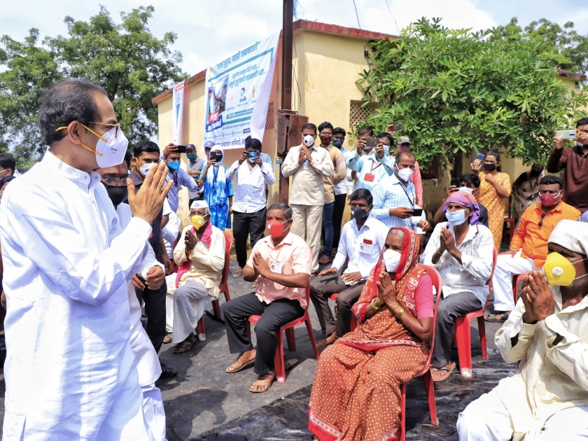 Chief Minister Uddhav Thackeray gave only Rs 3,800, the farmers in solapur | आभाळ फाटलं, लाखोंचं नुकसान झालं अन् मुख्यमंत्र्यांनी दिले फक्त ३ हजार ८०० रुपये, शेतकरी संतप्त
