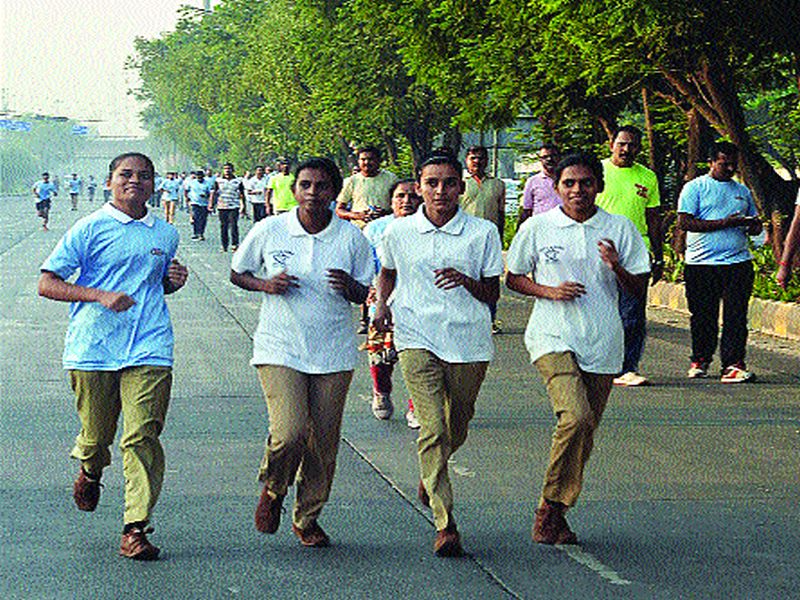Nava Mumbaikar ran for national unity | राष्ट्रीय एकतेसाठी धावले नवी मुंबईकर