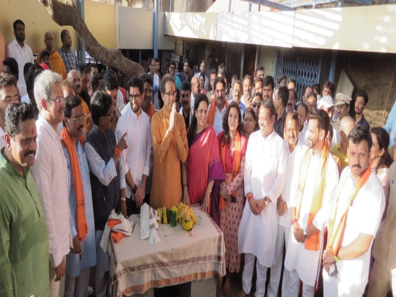 Shiv Sena chief Uddhav Thackrey with 18 MPs is on ekvira fort | शिवसेना पक्षप्रमुख उध्दव ठाकरे १८ खासदारांसह एकविरा गडावर
