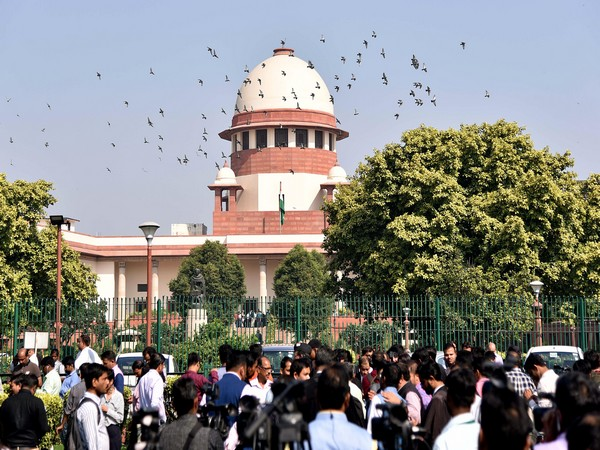 Supreme Court refuses to intervene in 'Jamia' violence case; Order to go to High Court | CAA : 'जामिया' हिंसाचार प्रकरणात हस्तक्षेप करण्यास सुप्रीम कोर्टाचा नकार; हायकोर्टात जाण्याचे आदेश 
