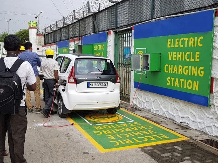 There will be 500 electric vehicle charging stations in Maharashtra | महाराष्ट्रात उभी राहणार ५०० इलेक्ट्रिक व्हेइकल चार्जिंग स्टेशन्स