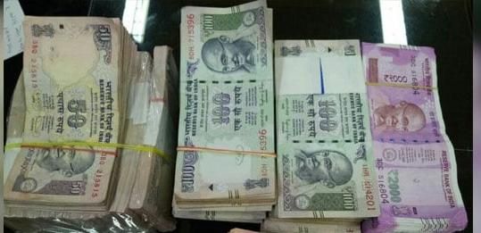 About two lakh cash was found in East Nagpur | पूर्व नागपुरात सव्वा दोन लाखांची रोकड सापडली