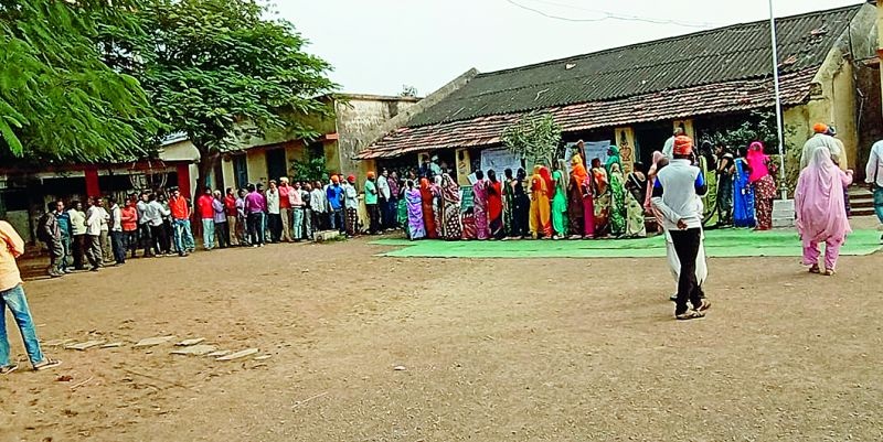 Zilla Parishad and Panchayat Samiti Elections: 65 percent voting in Nagpur district | जिल्हा परिषद व पंचायत समिती निवडणूक : नागपूर जिल्ह्यात ६५ टक्के मतदान