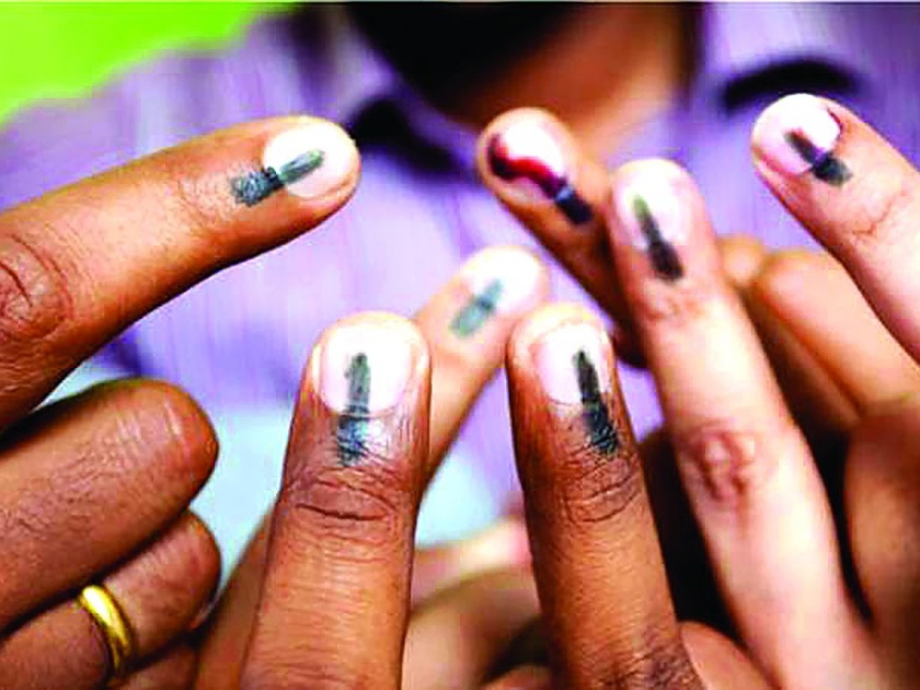 Polling for peaceful polling for 157 GPs of 162 in Beed; Five uncontested | बीडमध्ये १६२ पैकी १५७ ग्रा.पं.साठी शांततेत मतदान; पाच बिनविरोध