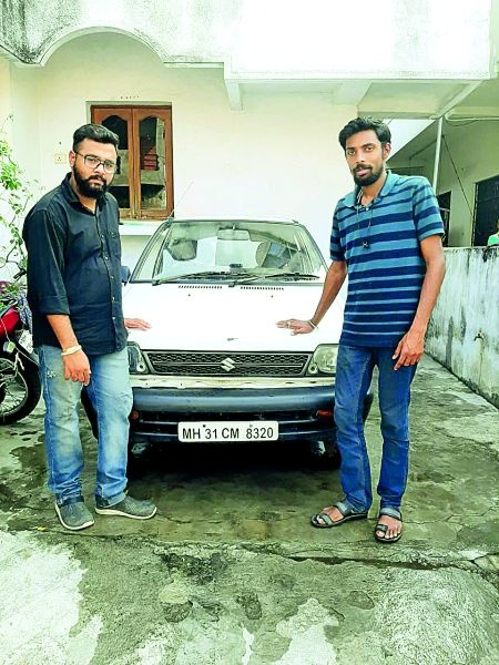 Electric cars made by two youths in Nagpur | नागपुरातील दोन तरुणांनी तयार केली इलेक्ट्रीक कार 
