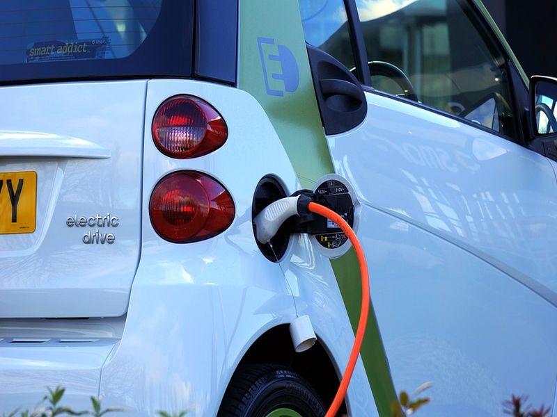  Battery shortage in the way of e-vehicles | ई-वाहनांंच्या मार्गात बॅटरीटंचाईचा अडथळा