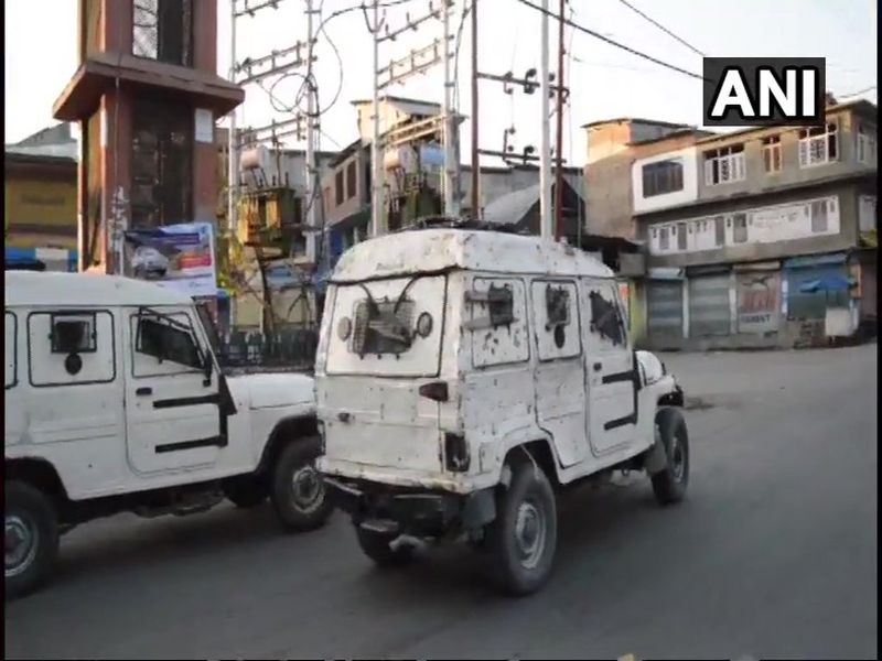 Jammu Kashmir : encounter in kulgam district south kashmir jammu kashmir terrorists and security forces | जम्मू-काश्मीर : कुलगाममध्ये जवानांनी 3 दहशतवाद्यांना घातलं कंठस्नान