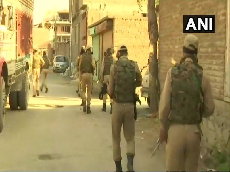 Jammu Kashmir: Encounter started between terrorists and security forces in Chattabal area of Srinagar | Jammu Kashmir : तीन दहशतवाद्यांचा खात्मा करण्यात जवानांना यश