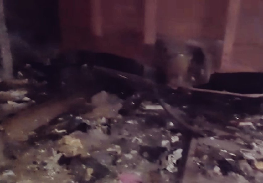 Goods train derailed near Kurla railway station. Harbour line services disrupted | मालगाडीचे चाक रुळावरुन घसरल्याने हार्बर रेल्वे ठप्प; घरी परतणाऱ्या चाकरमान्यांचे हाल