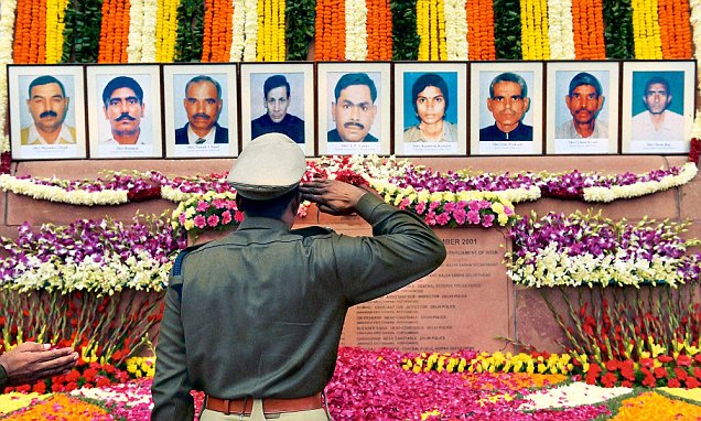 ... We will never forget that attack, Modi paid homage to the martyrs | ... तो भ्याड हल्ला आम्ही कधीही विसरू शकत नाही, मोदींकडून शहिदांना आदरांजली