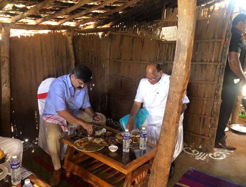 ... So, Sharad Pawar has a delicious meal at Tribal Village | ...म्हणून आदिवासी पाड्यावर शरद पवारांनी घेतला जेवणाचा आस्वाद 