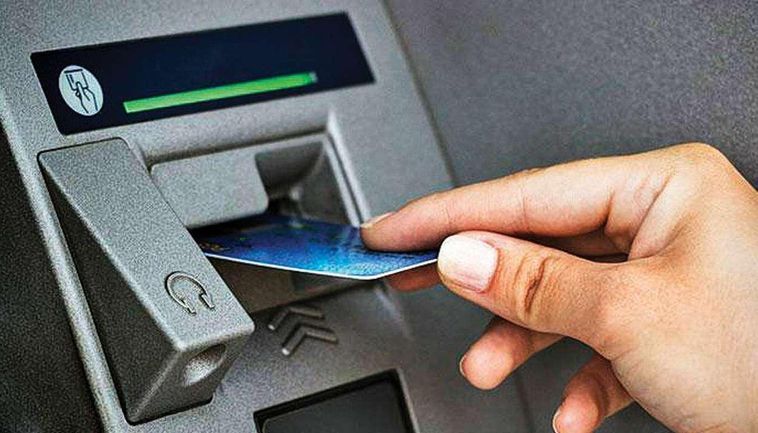 Rs 1.5 lakh stolen by ATM card cloning | एटीएम कार्ड क्लोनिंग करून उडविले दीड लाख रुपये