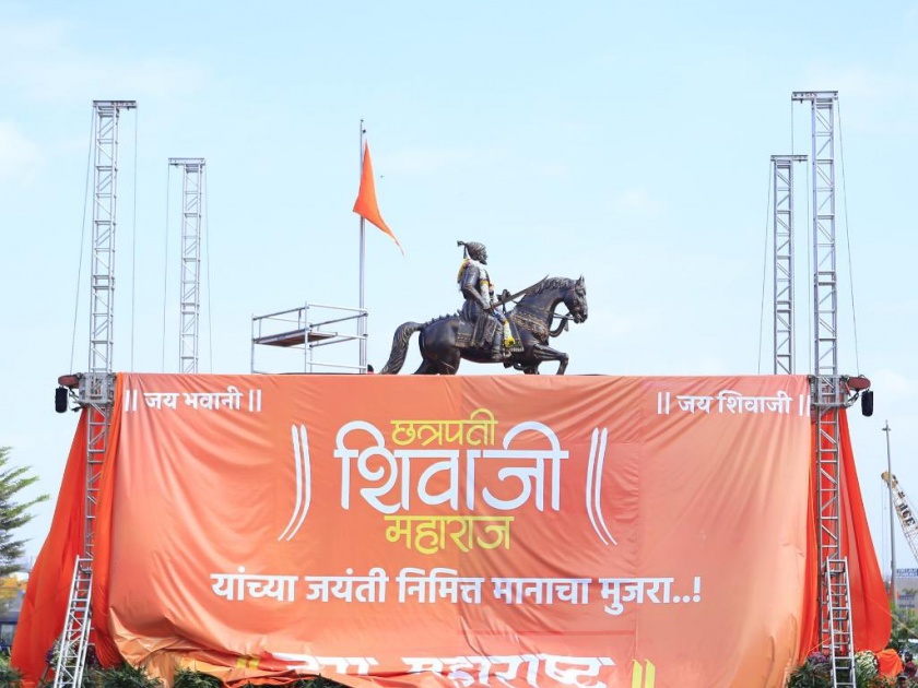 Chief Minister Uddhav Thackeray unveils the statue of Chhatrapati Shivaji Maharaj | छत्रपती शिवाजी महाराजांच्या पुतळ्याचं मुख्यमंत्री उद्धव ठाकरेंच्या हस्ते अनावरण