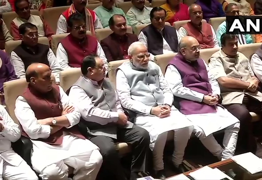 PM Narendra Modi emotional in BJP MPs meeting, Nation Interest is Supreme Says Modi, pnm | Narendra Modi: भाजपा खासदारांच्या बैठकीत नरेंद्र मोदी भावूक; देशाबाबत केलं मोठं विधान, म्हणाले...