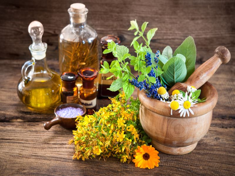 Essential oils for skin | त्वचेसाठी लाभदायक ठरतं इसेन्शिअल ऑइल; जाणून घ्या फायदे!