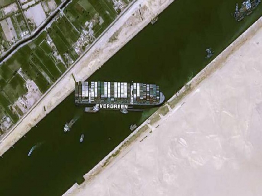 Watch Giant Ship Floats Again After Blocking Suez Canal For 5 Days | Suez Canal : सुएझ कालव्यात अडकलेलं जहाज मार्गस्थ करण्यास यश; जागतिक व्यापाराला दिलासा