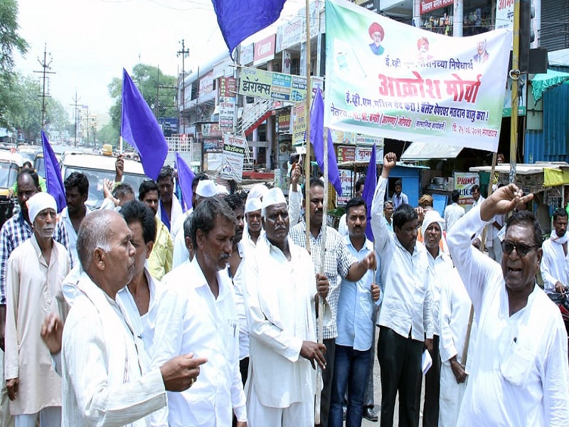 Ambush Morcha in Ambajogai protested against EVM machine | ईव्हीएम मशिनच्या निषेधार्थ अंबाजोगाईत आक्रोश मोर्चा