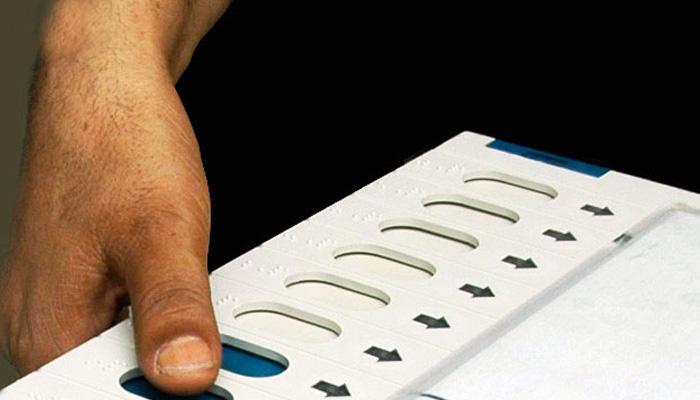Maharashtra Election 2019: More than 113 EVMs fails in Aurangabad district | Maharashtra Election 2019 : औरंगाबाद जिल्ह्यात ११३ हून अधिक ईव्हीएममध्ये बिघाड