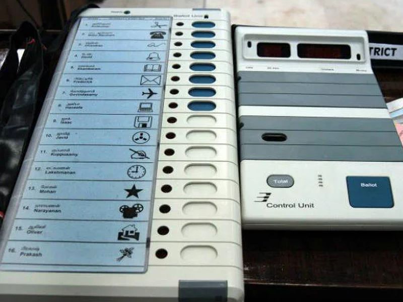 Maharashtra Election 2019: Watch around the EVM machine | Maharashtra Election 2019 : ईव्हीएम मशीन भोवती कडा पहारा