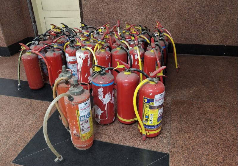 Impact Referendum: Expired fire extinguishers finally removed | प्रभाव लोकमतचा : अखेर एक्स्पायर्ड अग्निरोधक उपकरणे हटविली