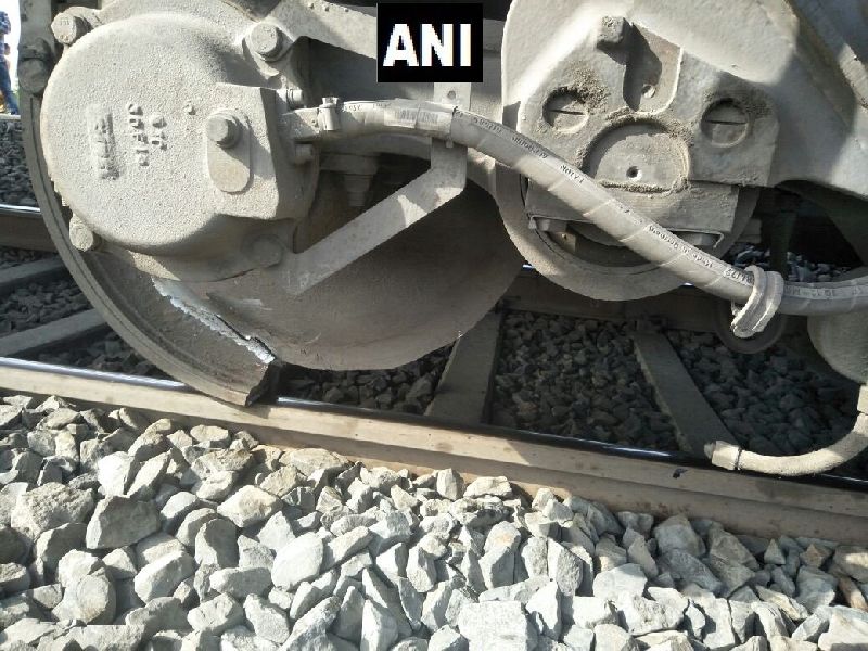 wheel of Gorakhpur-Yashwantnagar Express broke in Kalameshwar | गोरखपूर-यशवंतनगर एक्स्प्रेसचे चाक तुटले, सुदैवाने टळला मोठा अपघात 