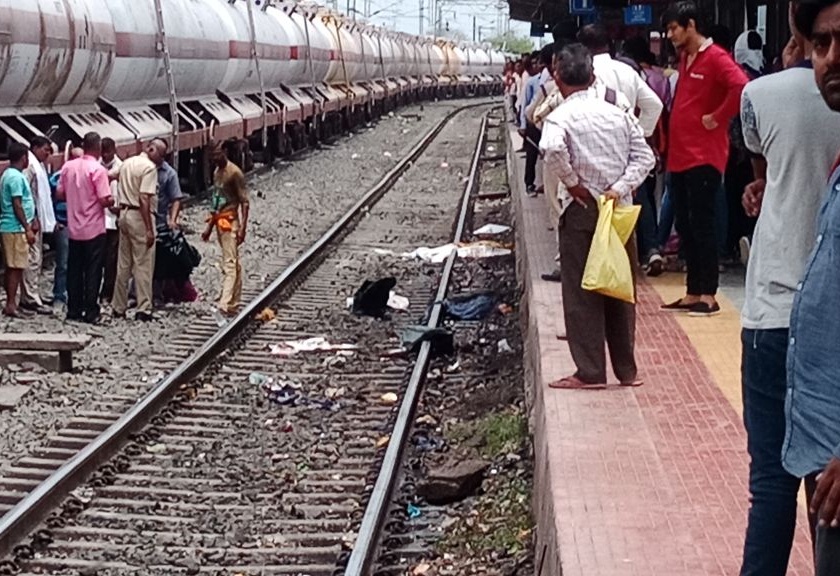 Three women died at shegaon railway station Chennai-Jodhpur express | शेगाव रेल्वे स्थानकावर चेन्नई - जोधपूर एक्सप्रेसखाली चिरडून तीन महिलांचा मृत्यू