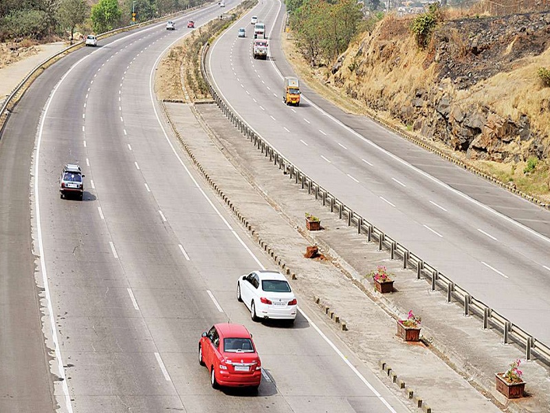 On the Pune-Mumbai Expressway vehicles crossed speed limit missing CCTVs | पुणे-मुबंई द्रुतगती महामार्गावर सीसीटीव्ही चुकवून दामटल्या जातात गाड्या