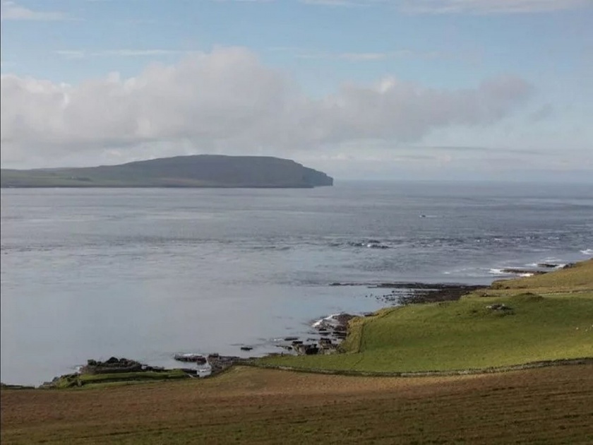 Mystery of Eynhallow island Scotland, Where only one day in a year is allowed to go | 'या' रहस्यमय बेटावर वर्षातून एकच दिवस जाण्याची मिळते परवानगी!
