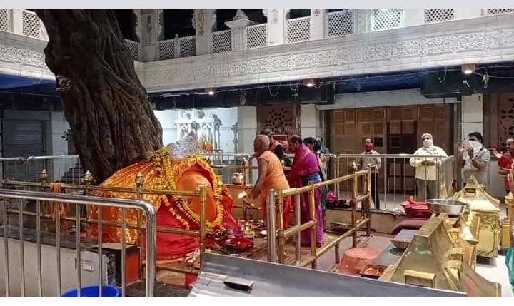 The Hill Ganesh Temple in Nagpur was opened for devotees | नागपुरात टेकडी गणेश मंदिर भाविकांसाठी झाले खुले