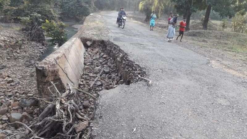 The cost of repairing this road is around 80 lakhs | या रस्त्याच्या दुरुस्तीसाठी खर्च झालेत तब्बल ८० लाख