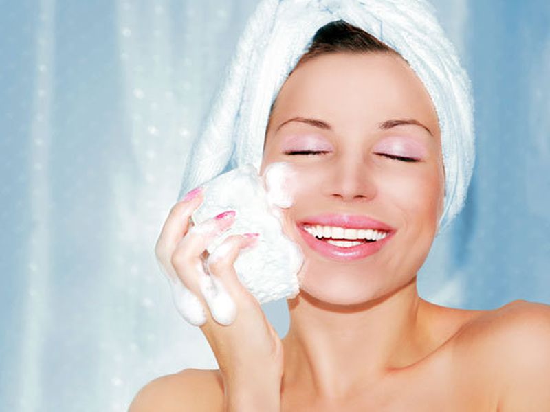 Do not use soap try these home made face cleanser | चेहरा स्वच्छ करण्यासाठी साबण वापरता? साबण विसरा एकदा हे क्लिंजर वापरुन बघा!