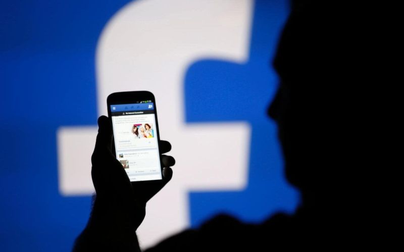 Facebook's friendship with the foreigner became expensive | विदेशी व्यक्तीसोबत फेसबूकची मैत्री महागात पडली