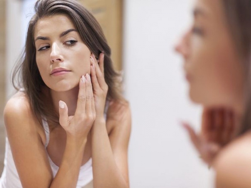Beauty Tips Do facial with home products | पार्लरमध्ये नाहीतर घरीच करा फेशिअल; स्वयंपाक घरातील 'या' पदार्थांचा करा वापर