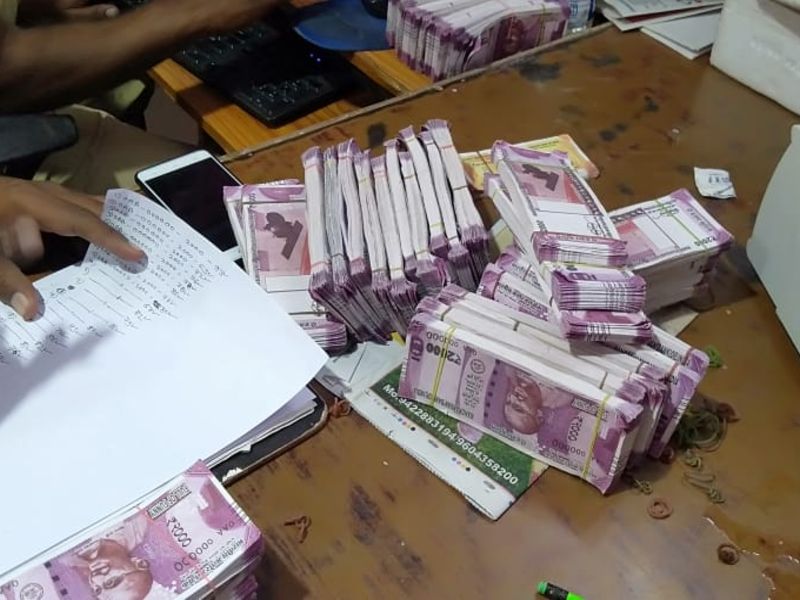 10 crores fake currency seized, Borchhedi police action | एक कोटी रुपयांच्या बनावट नोटा जप्त, बोराखेडी पोलिसांची कारवाई