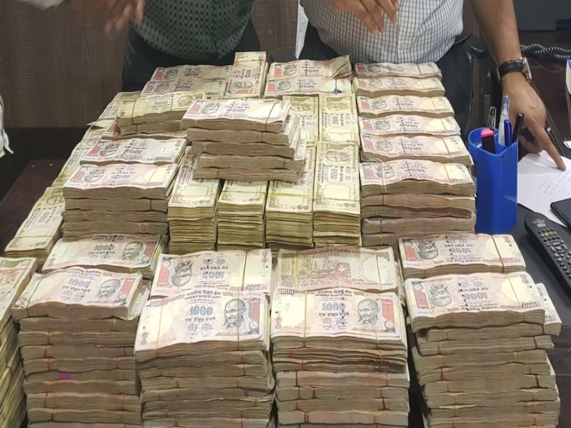Rs. 2 crores 96 thousand old notes are being made by the police | २ कोटी ९६ लाखांच्या जुन्या नोटा पोलिसांनी केल्या हस्तगत 