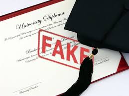 Fake degree; cheating case against Professor | विद्यार्थ्याला दिली बनावट पदवी: प्राध्यापकाविरुद्ध फसवणुकीचा गुन्हा 