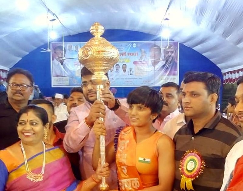 Bhagyashree Fand wins Chandrapur Mayor Wrestling Cup | श्रीगोंद्याच्या भाग्यश्री फंडने जिंकला चंद्रपूर महापौर कुस्ती चषक