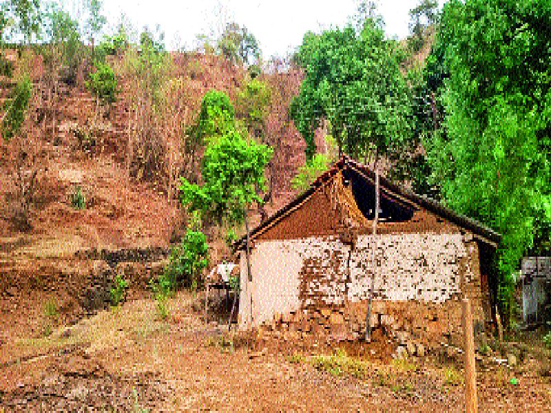  Rehabilitation of dangerous villages can be traced, villagers under threat | धोकादायक गावांचे पुनर्वसन रखडले, ग्रामस्थ दहशतीखाली