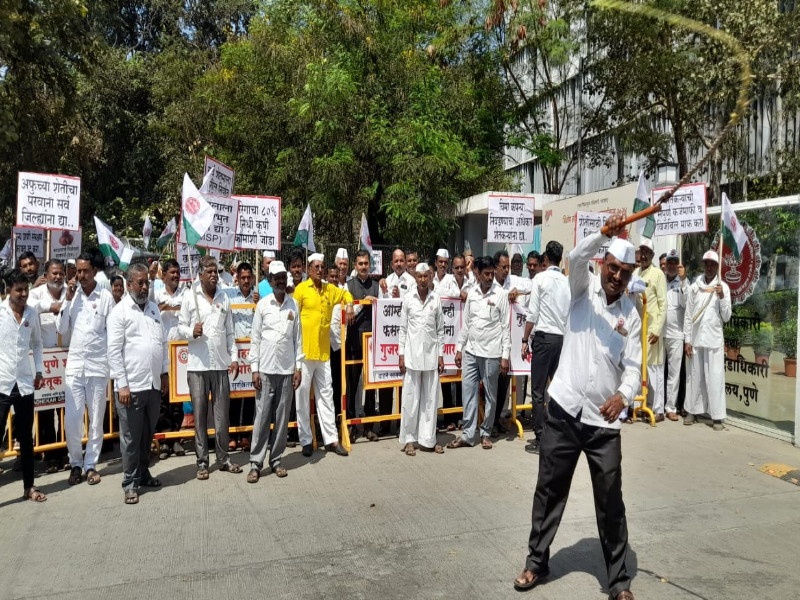 Asood March in Pune; Baliraja expressed his protest against the government policies | पुण्यात आसूड मोर्चा; बळीराजाने व्यक्त केला सरकारी धोरणांचा निषेध