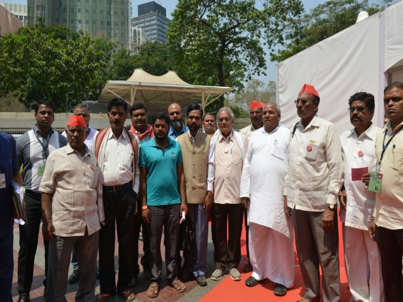Kisan Long March Live: All India Kisan Sabha's farmers gherao Maharashtra Assembly today | Kisan Long March : शेतकऱ्यांच्या सर्व मागण्या मान्य, शिष्टमंडळाला लेखी आश्वासन