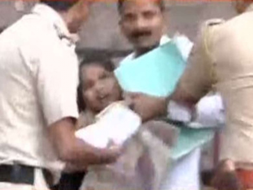 Farmers trying to meet the chief minister are in police custody with a little girl | मुख्यमंत्र्यांना भेटण्याचा प्रयत्न करणारे शेतकरी लहान मुलीसह पोलिसांच्या ताब्यात