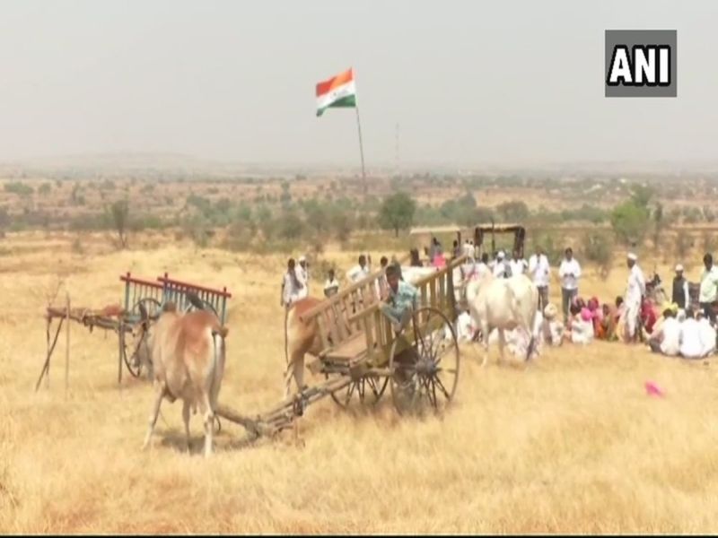 Nirvav Modi's land grabbed by farmers in Karjatam | नीरव मोदीच्या जमिनीवर कर्जतमधील शेतकऱ्यांनी केला कब्जा, ट्रॅक्टरने जमीन नांगरली