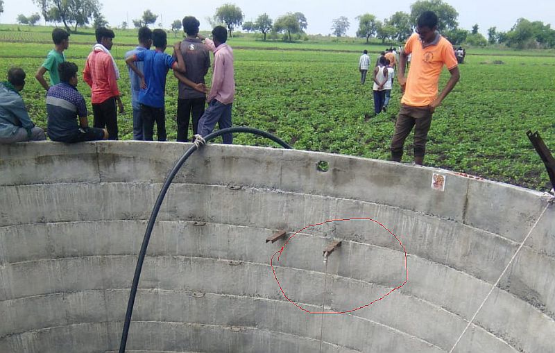 Suicide by hanging the eggplant in the well of a young farmer | तरुण शेतकऱ्याची विहिरीतील अँगलला गळफास लावून आत्महत्या