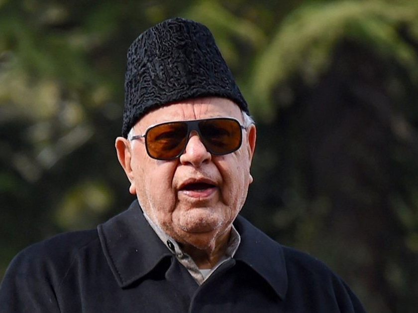 farooq abdullah claimed politics is being conducted in the name of religion in the country | देशात धर्माच्या नावावर राजकारण केले जात आहे: फारूक अब्दुल्ला