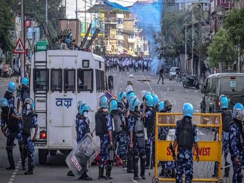 Manipur unrest 4 abducted in Manipur including soldier's family members; 7 people injured in firing | मणिपूरमध्ये 4 जणांचं अपहरण, सैनिकाच्या कुटुंबातील सदस्यांचाही समावेश; गोळीबारात 7 जण जखमी