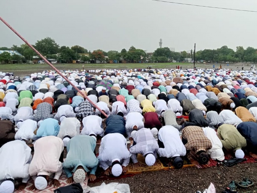 Recitation of Namaz of Eid al-Adha on the main Idgah ground at Malegaon | मालेगाव येथे मुख्य इदगाह मैदानावर बकरी ईदचे नमाज पठण