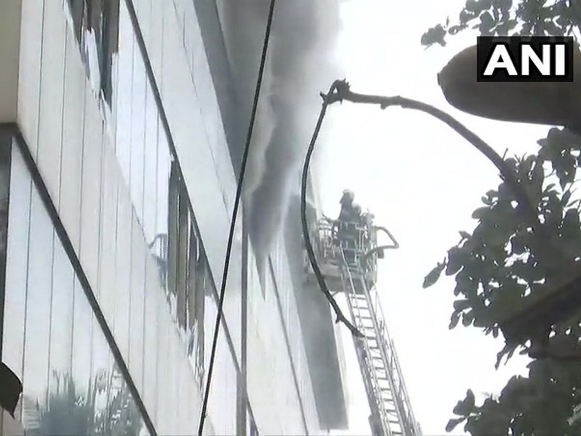 Heavy fire to the building of Andheri MIDC, 8 trains of fire extinguisher at the scene | अंधेरी MIDCतील इमारतीला भीषण आग, अग्निशामक दलाच्या 9 गाड्या घटनास्थळी