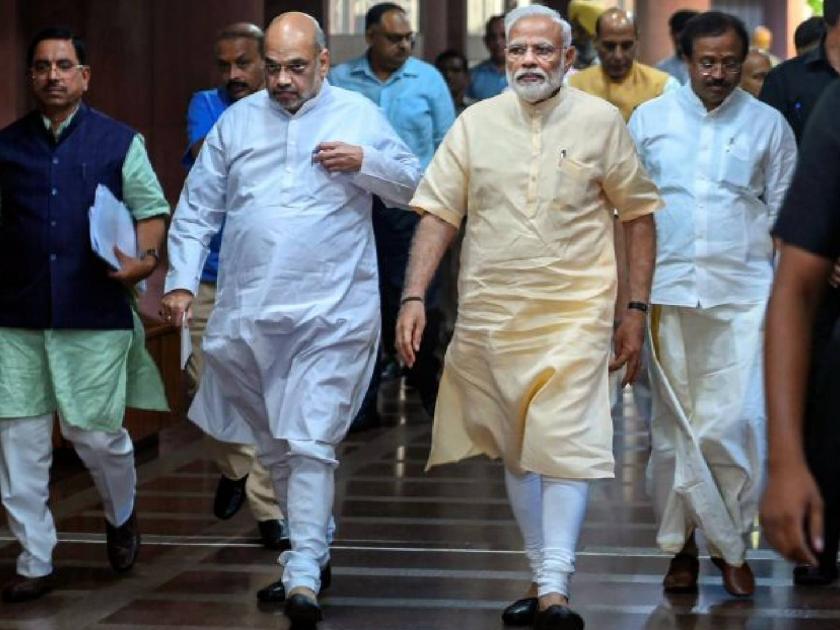 Nominations given to 34 Ministers; BJP's cautious stance in the first list | ३४ मंत्र्यांना दिली उमेदवारी; पहिल्या यादीत भाजपचा सावध पवित्रा 